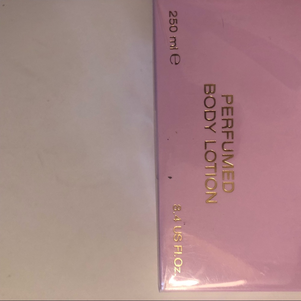 Missoni Perfumed Body Lotion 8.4 fl. Oz. - Picture 4 of 6